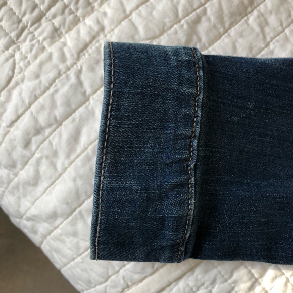 Levi’s Classic Jean Jacket - Picture 9 of 9